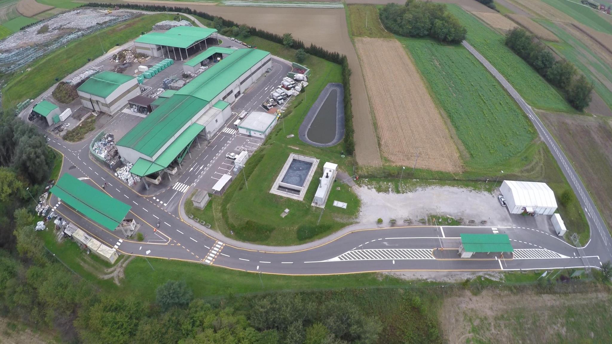Pomemben del vlaganj predstavlja projekt zapiranja in investicijskega vzdrževanja CERO Gajke. S postopnim zapiranjem odlagališča, monitoringom vplivov na okolje in drugimi ukrepi zmanjšujemo obremenitve okolja ter zagotavljamo dolgoročno urejeno ravnanje z odpadki.