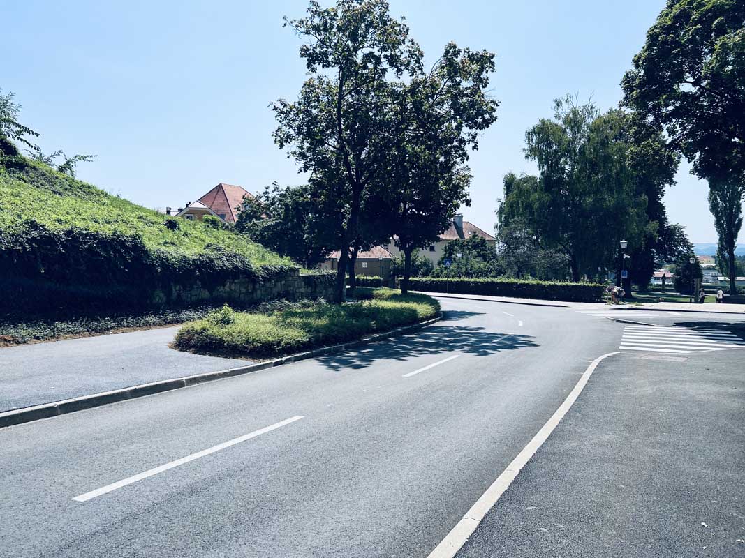 Prenova ceste in pločnika pri Dominikanskem samostanu.